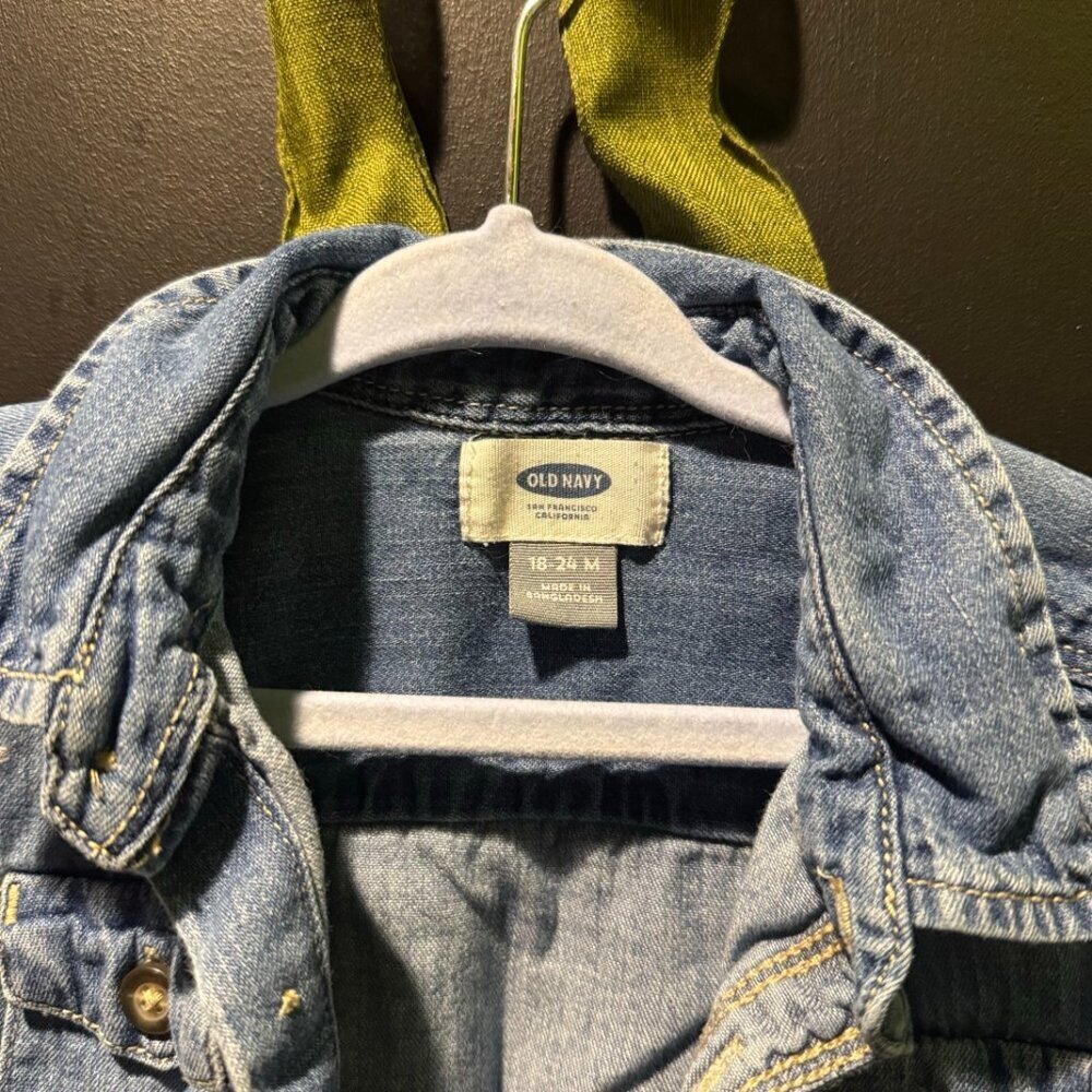 Old Navy Long Sleeve Denim Button-Up - Size 18-24M ⭐ - Picture 3 of 3